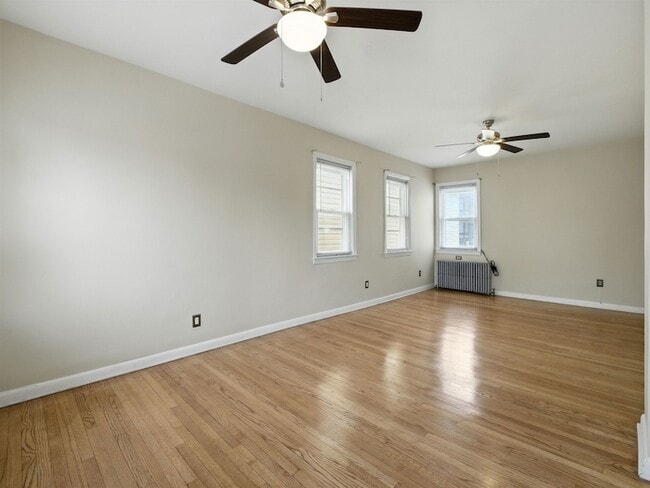 32 Gardner Ave in Jersey City, NJ - Building Photo - Building Photo