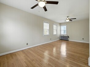 32 Gardner Ave in Jersey City, NJ - Building Photo - Building Photo