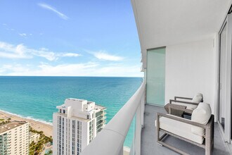 4111 S Ocean Dr in Hollywood, FL - Building Photo - Building Photo