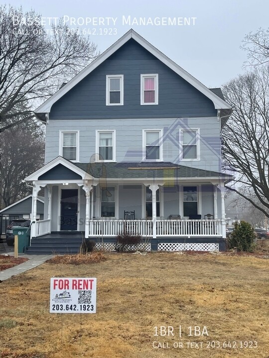 127 Washington Ave in Hamden, CT - Building Photo