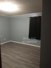 1105 N Clay St in Nevada, MO - Building Photo - Building Photo