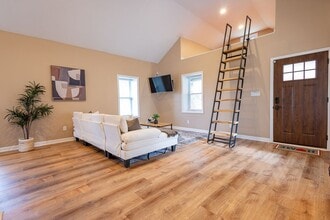 5430 Oakley Ave in Kansas City, MO - Foto de edificio - Building Photo