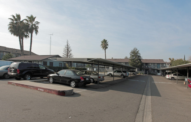 Sierra View Apartments in Ceres, CA - Foto de edificio - Building Photo