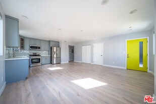 11318 Miranda St in Los Angeles, CA - Building Photo