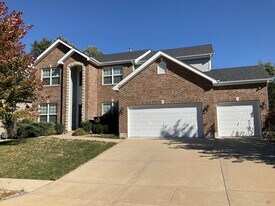 104 Forest Oaks Dr in Caseyville, IL - Building Photo