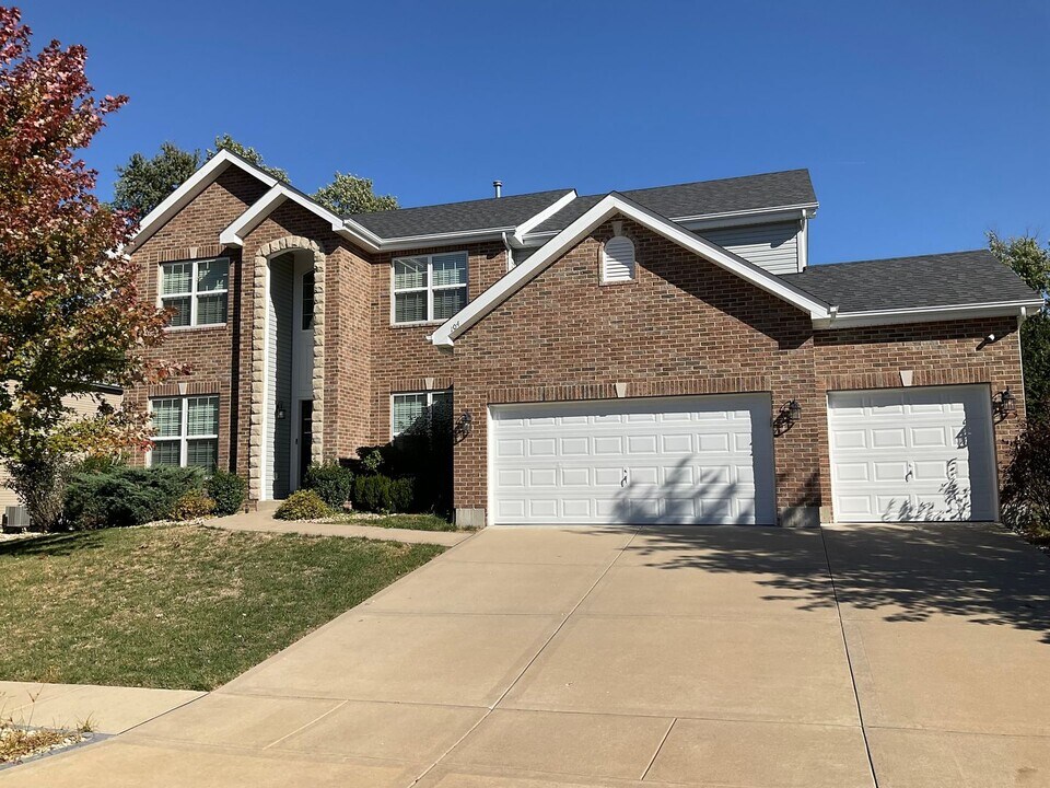 104 Forest Oaks Dr in Caseyville, IL - Building Photo