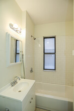 4546 N Malden St, Unit #208 in Chicago, IL - Building Photo - Building Photo