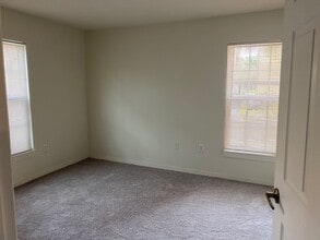 5455 Vineland Rd in Orlando, FL - Building Photo - Building Photo