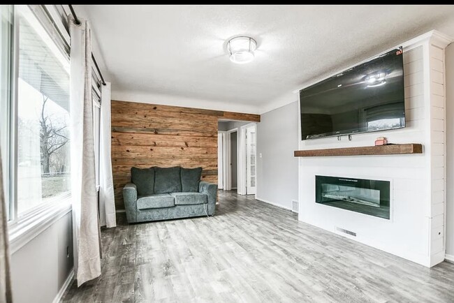 5609 Bryant Ave N in Minneapolis, MN - Building Photo - Building Photo