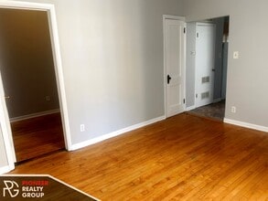 1422 N Maplewood Ave, Unit 2 in Chicago, IL - Building Photo - Building Photo