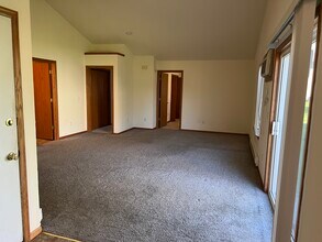 1105 Heritage Ct in Edgerton, WI - Building Photo - Building Photo