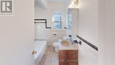 106 Wye Valley Rd in Toronto, ON - Building Photo - Building Photo