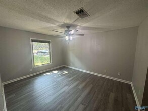 2071 Woodlawn Dr SW in Huntsville, AL - Building Photo - Building Photo