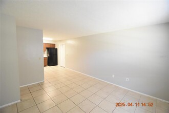 10406 N Mitchell Ave in Tampa, FL - Foto de edificio - Building Photo