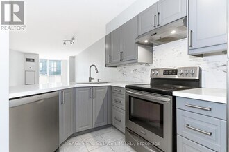 24 Wellesley St W in Toronto, ON - Building Photo - Building Photo