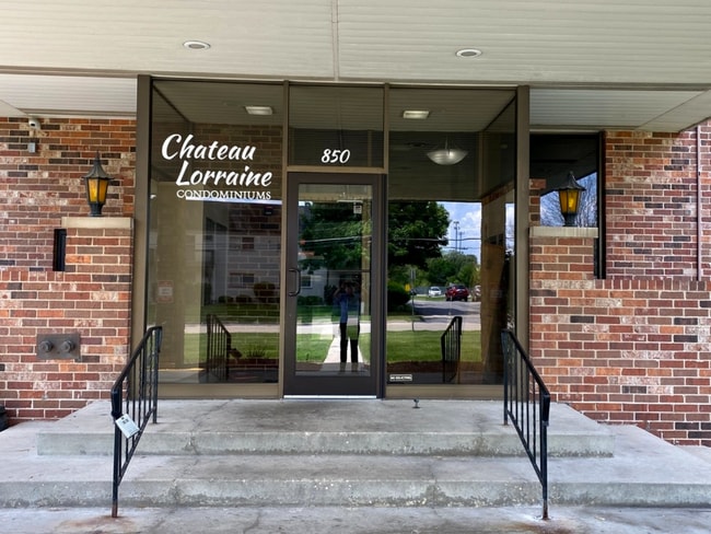 850 S Lorraine Rd in Wheaton, IL - Building Photo - Building Photo