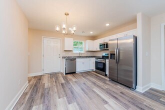 122 Tabor Dr in Warner Robins, GA - Building Photo - Building Photo