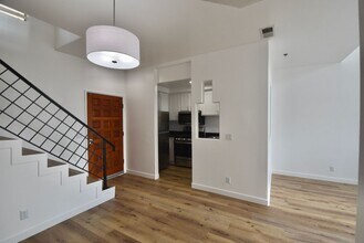 425 N Alvarado St, Unit 110 in Los Angeles, CA - Building Photo - Building Photo