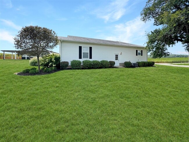 3196 Big Spring Rd in Vine Grove, KY - Building Photo - Building Photo