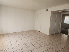 3437 E Cheyenne Ave in North Las Vegas, NV - Building Photo - Building Photo