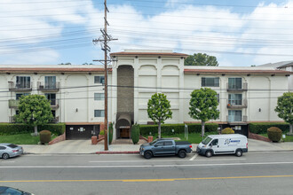 12801 Moorpark St in Studio City, CA - Building Photo - Building Photo