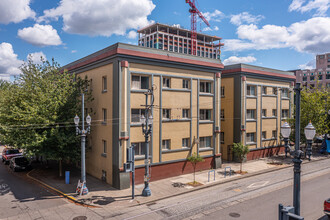 Chapman Court Apartments in Portland, OR - Building Photo - Building Photo