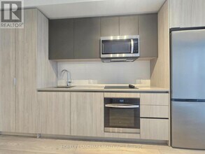 5858 Yonge St in Toronto, ON - Building Photo - Building Photo