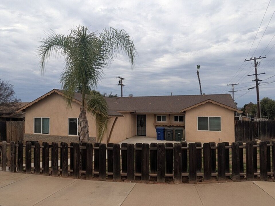 1298 Tangerine St in El Cajon, CA - Building Photo
