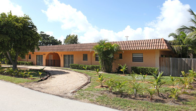 Las Flores Apartments in Delray Beach, FL - Foto de edificio - Building Photo