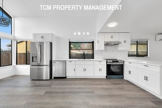 35426 18th Ave SW in Federal Way, WA - Foto de edificio - Building Photo