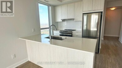 430-4430 Square One Dr in Mississauga, ON - Building Photo - Building Photo