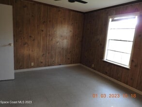 484 Bridgeport Ave NW in Palm Bay, FL - Foto de edificio - Building Photo