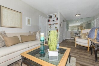 The Granite Club Apartments in Houston, TX - Building Photo - Building Photo