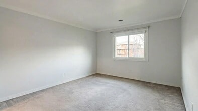 2003 W 45th St, Unit 207 in Highland, IN - Building Photo - Building Photo