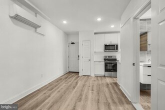 2046 E Huntingdon St in Philadelphia, PA - Building Photo - Building Photo
