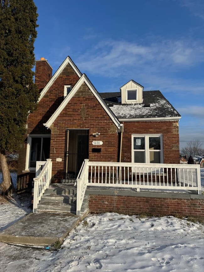 property at 9400 Lakepointe St