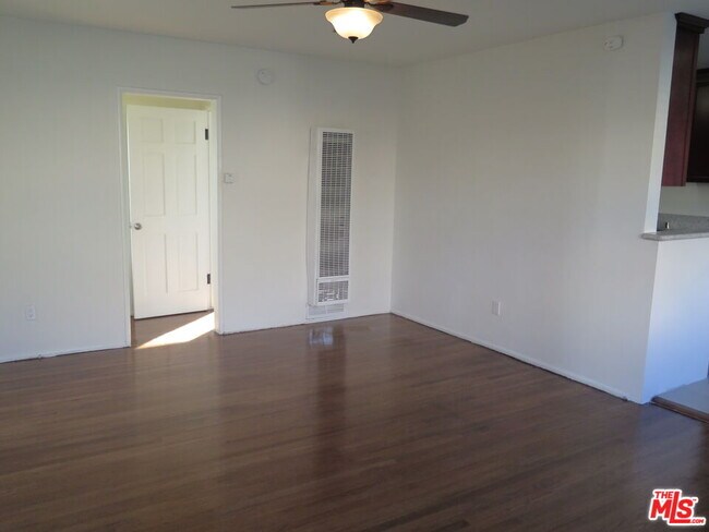 833 N Kingsley Dr in Los Angeles, CA - Foto de edificio - Building Photo