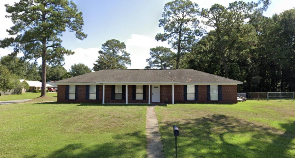 6404 J F Douglas Dr in Ocean Springs, MS - Building Photo