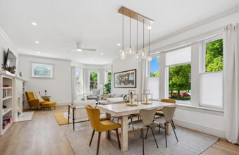 2956 W Logan Blvd, Unit 1 in Chicago, IL - Building Photo - Building Photo