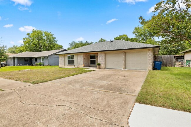 1100 Red Cliff Dr in Austin, TX - Building Photo - Building Photo