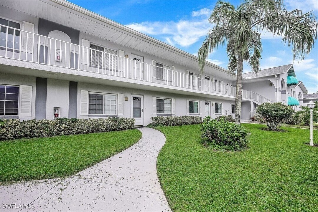 260 Belina Dr in Naples, FL - Building Photo