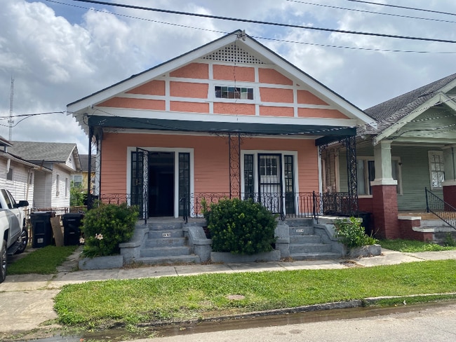 property at 3033 Bruxelles St