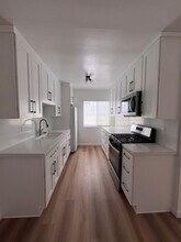 2451 Corinth Ave in Los Angeles, CA - Building Photo - Interior Photo