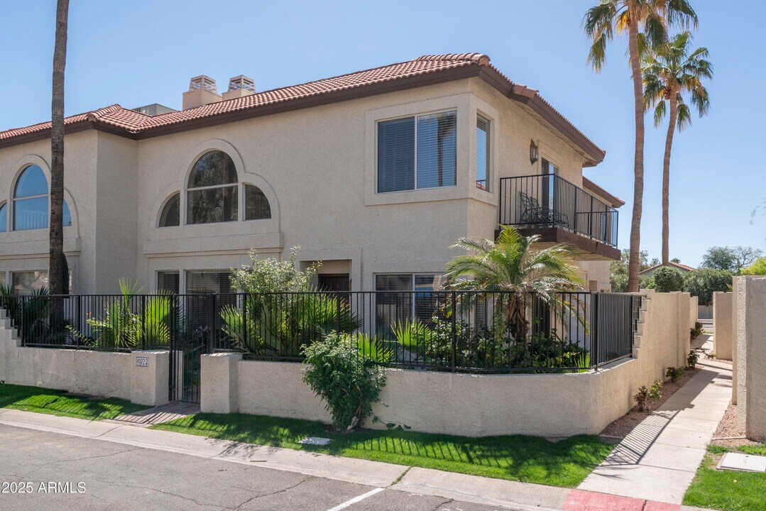 4927 E Hazel Dr in Phoenix, AZ - Building Photo
