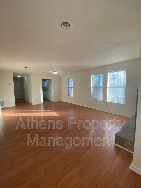 131 Pinehurst Ct in Athens, GA - Building Photo