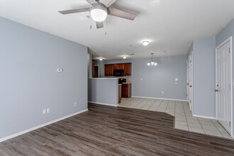 Clifton Heights Apartments in Springfield, MO - Foto de edificio - Interior Photo