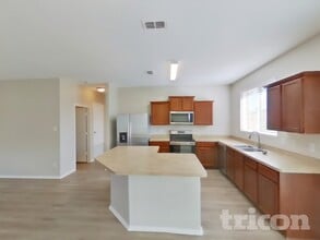 416 San Lucas Dr in Crowley, TX - Foto de edificio - Building Photo