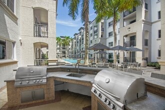 Red Road Commons in Miami, FL - Building Photo - Building Photo