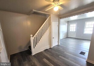 4 W 2nd St in Marcus Hook, PA - Building Photo - Building Photo