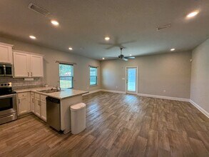 6084 Royal Port Ct in Bellview, FL - Building Photo - Building Photo